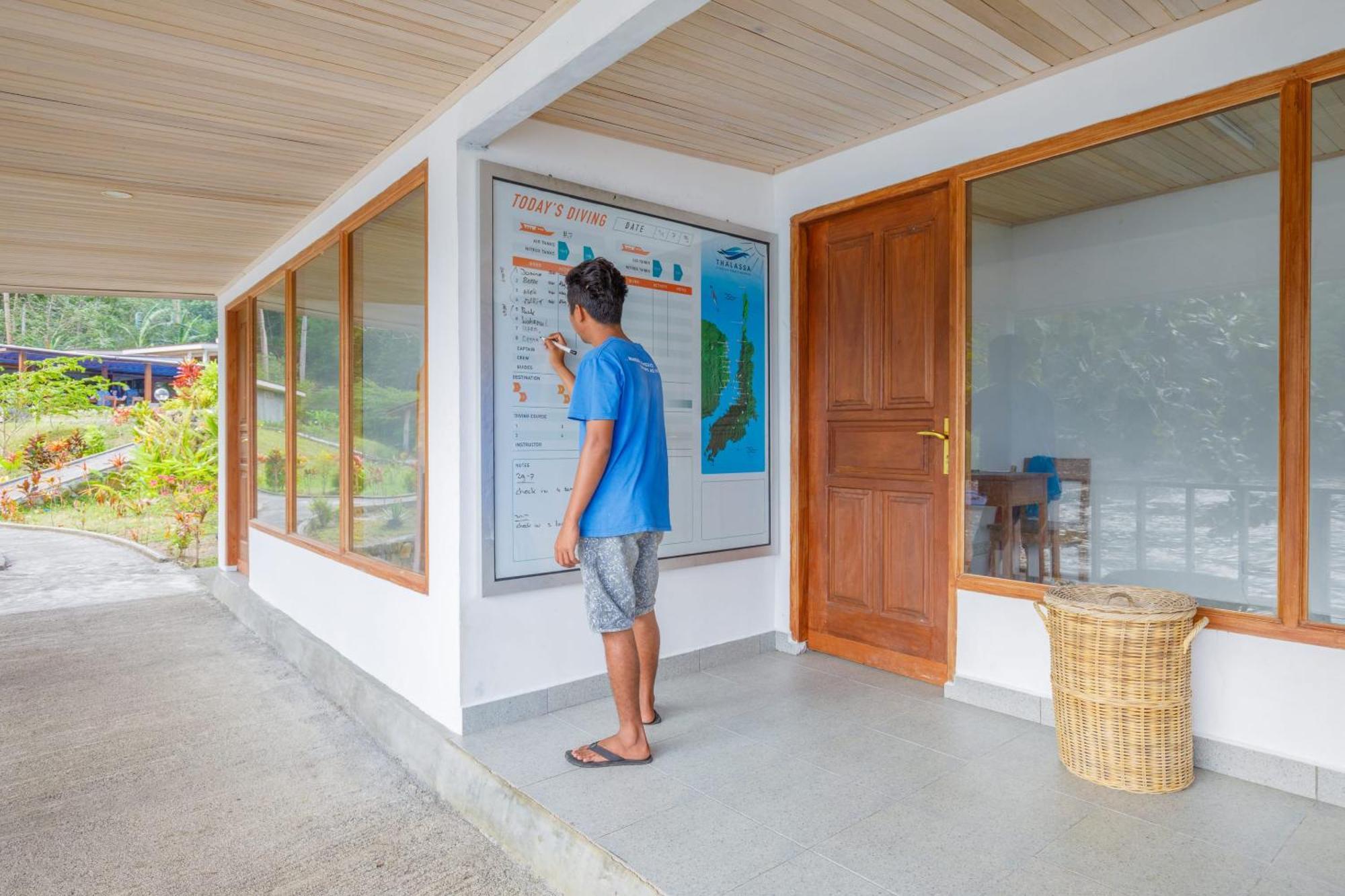 Thalassa Dive Resort Lembeh Airtembaga Exterior photo