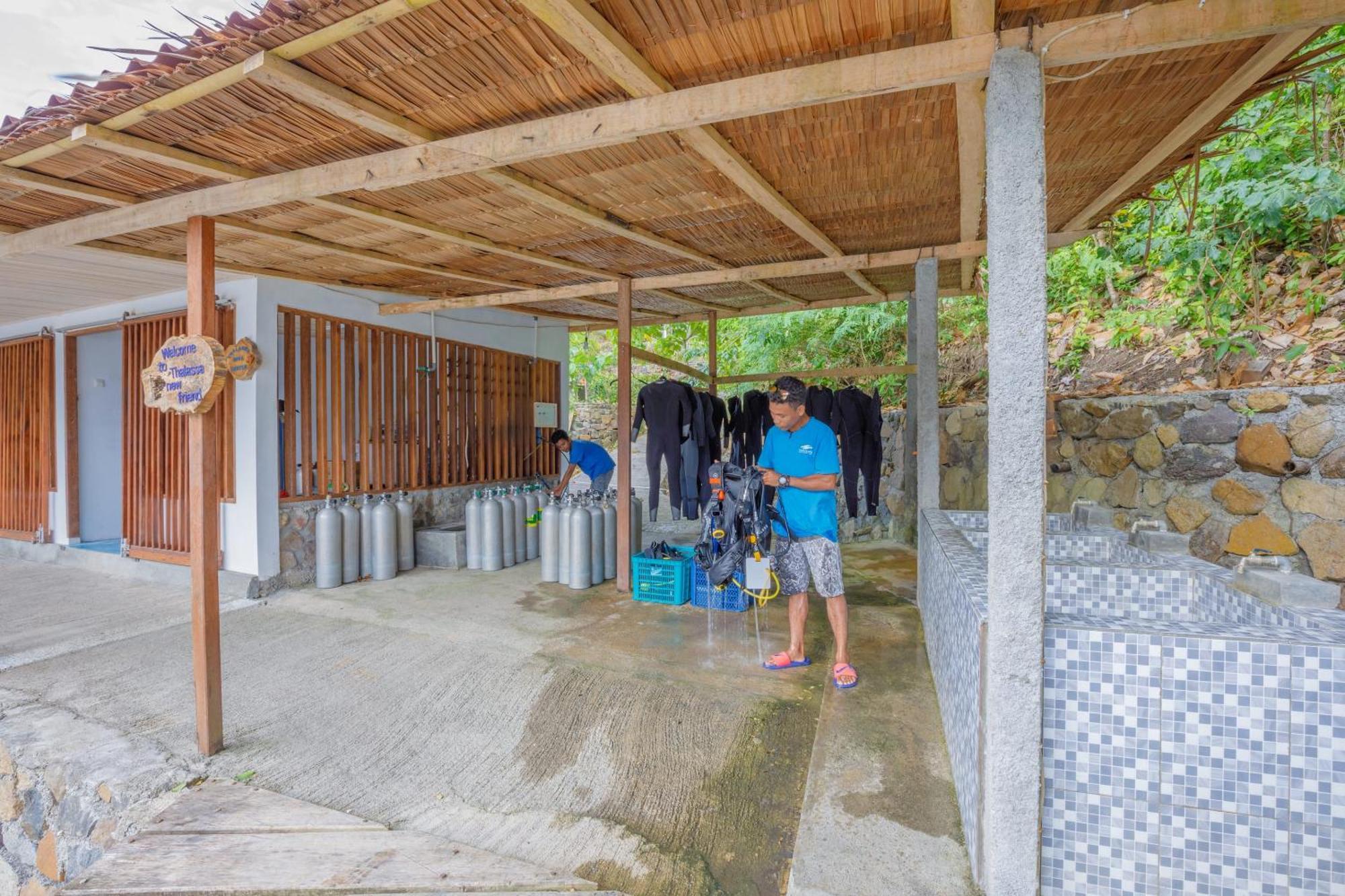 Thalassa Dive Resort Lembeh Airtembaga Exterior photo